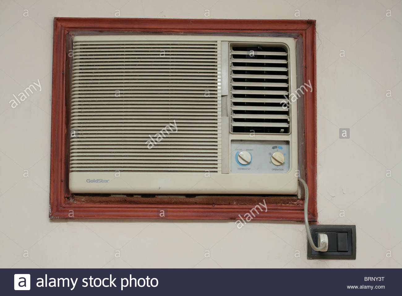 \"old-fashioned-air-conditioner-BRNY3T-2e4excm\"
